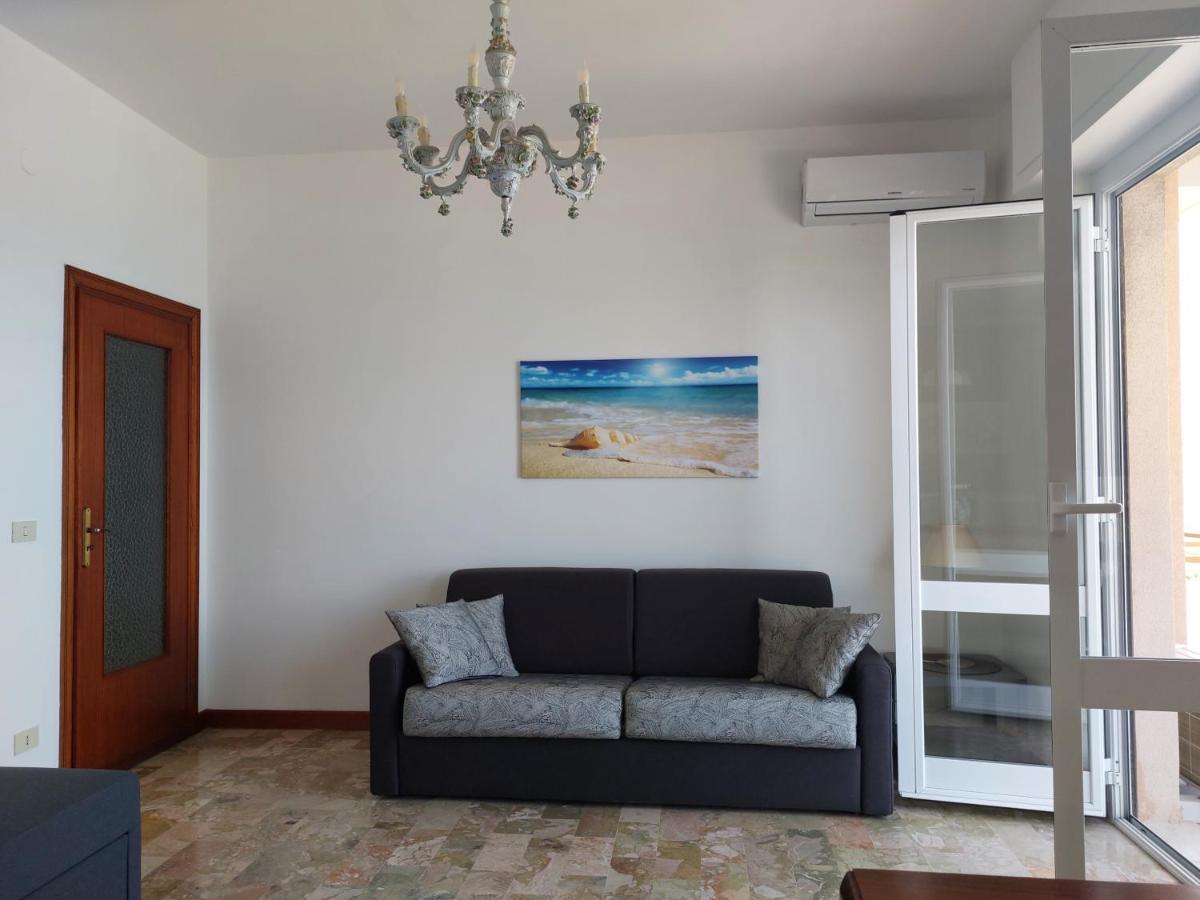 Maremare, Really On The Beach, With Private Parking Savona Eksteriør bilde