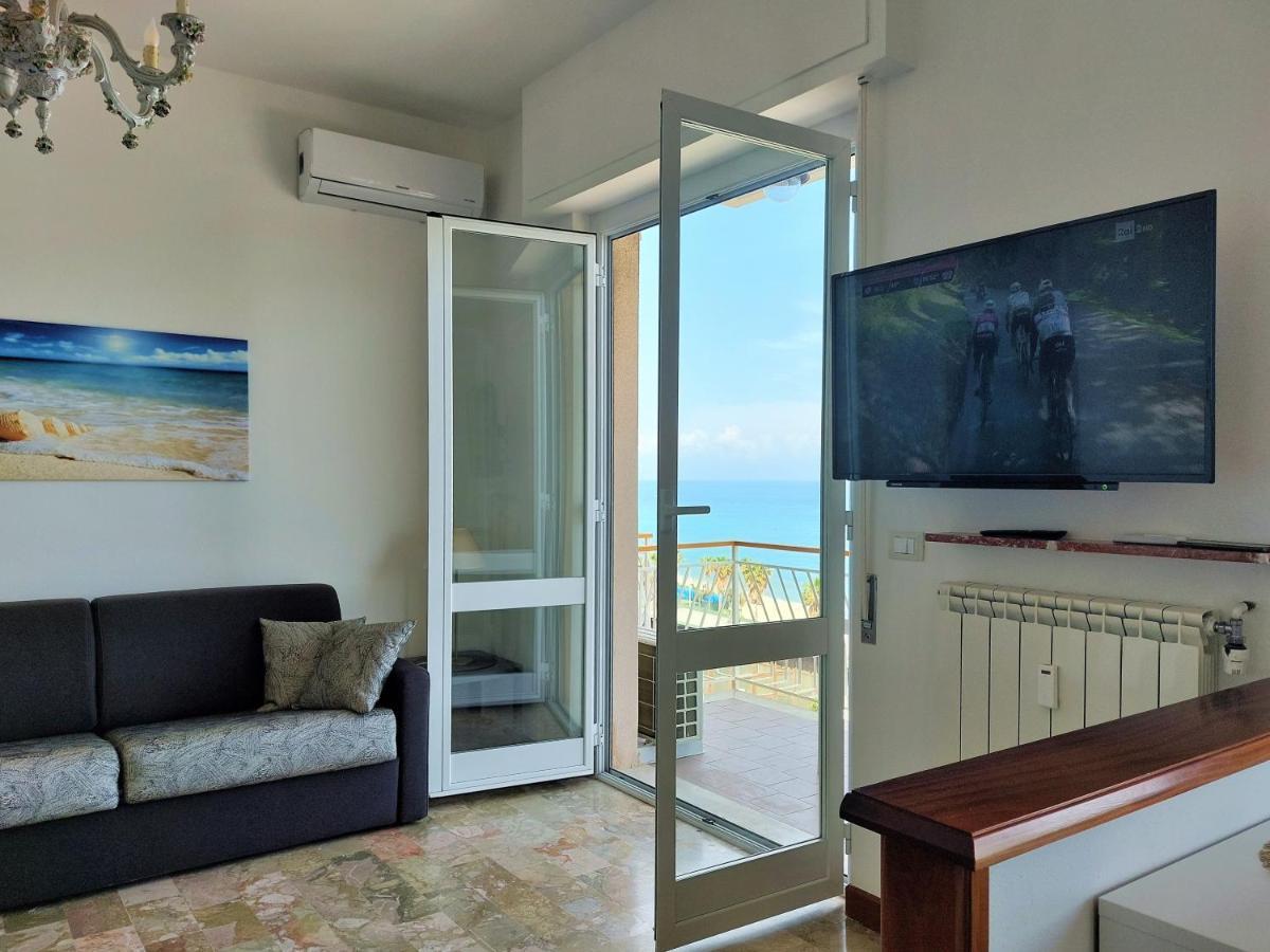 Maremare, Really On The Beach, With Private Parking Savona Eksteriør bilde