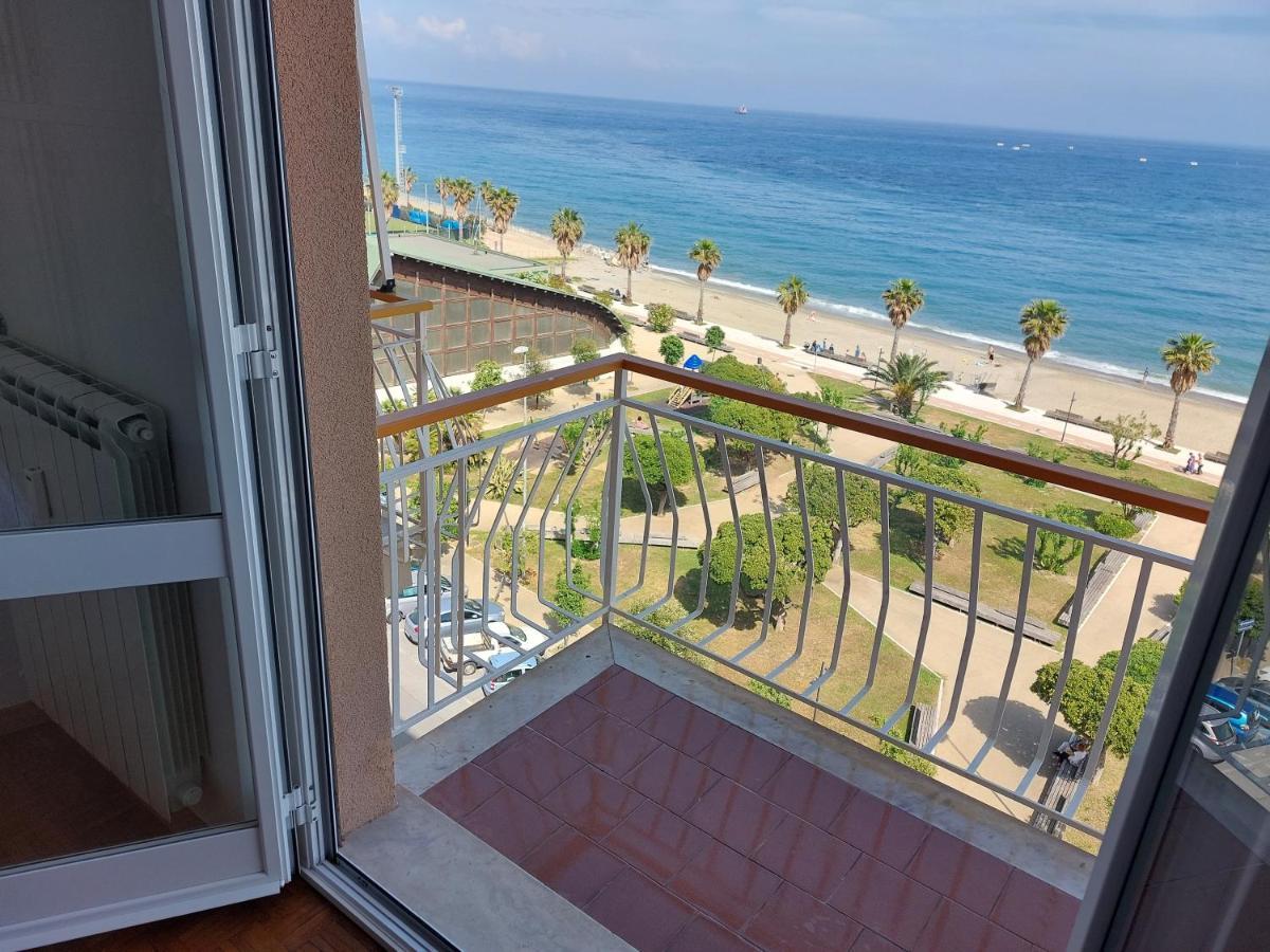 Maremare, Really On The Beach, With Private Parking Savona Eksteriør bilde