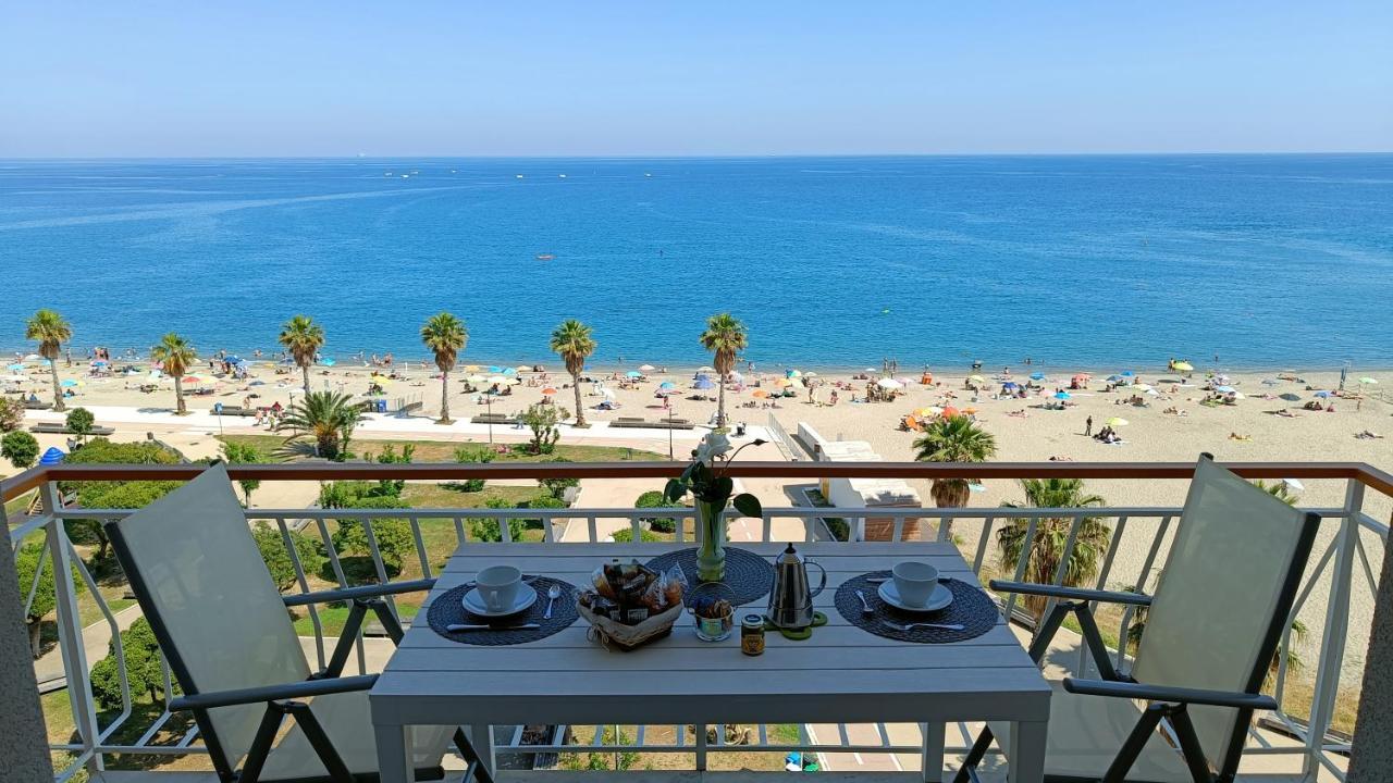 Maremare, Really On The Beach, With Private Parking Savona Eksteriør bilde