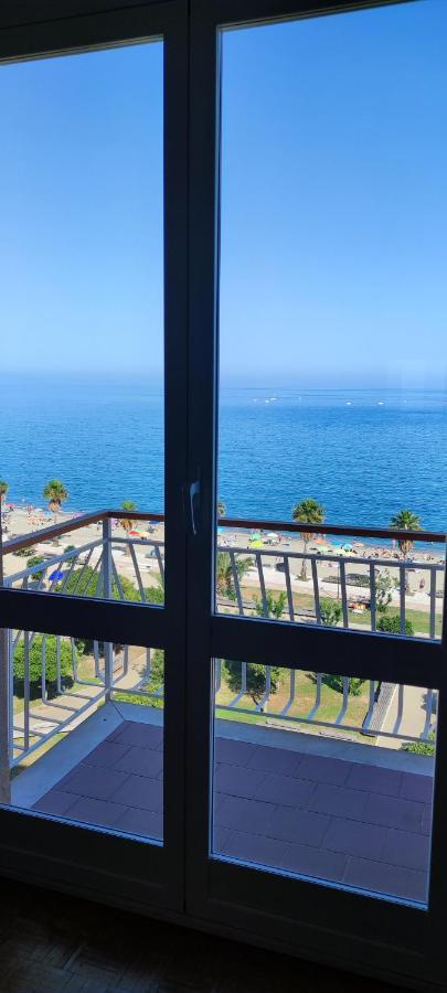 Maremare, Really On The Beach, With Private Parking Savona Eksteriør bilde