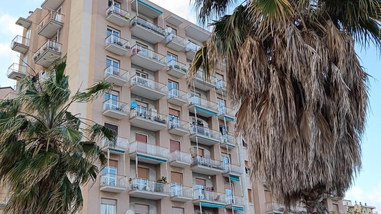 Maremare, Really On The Beach, With Private Parking Savona Eksteriør bilde
