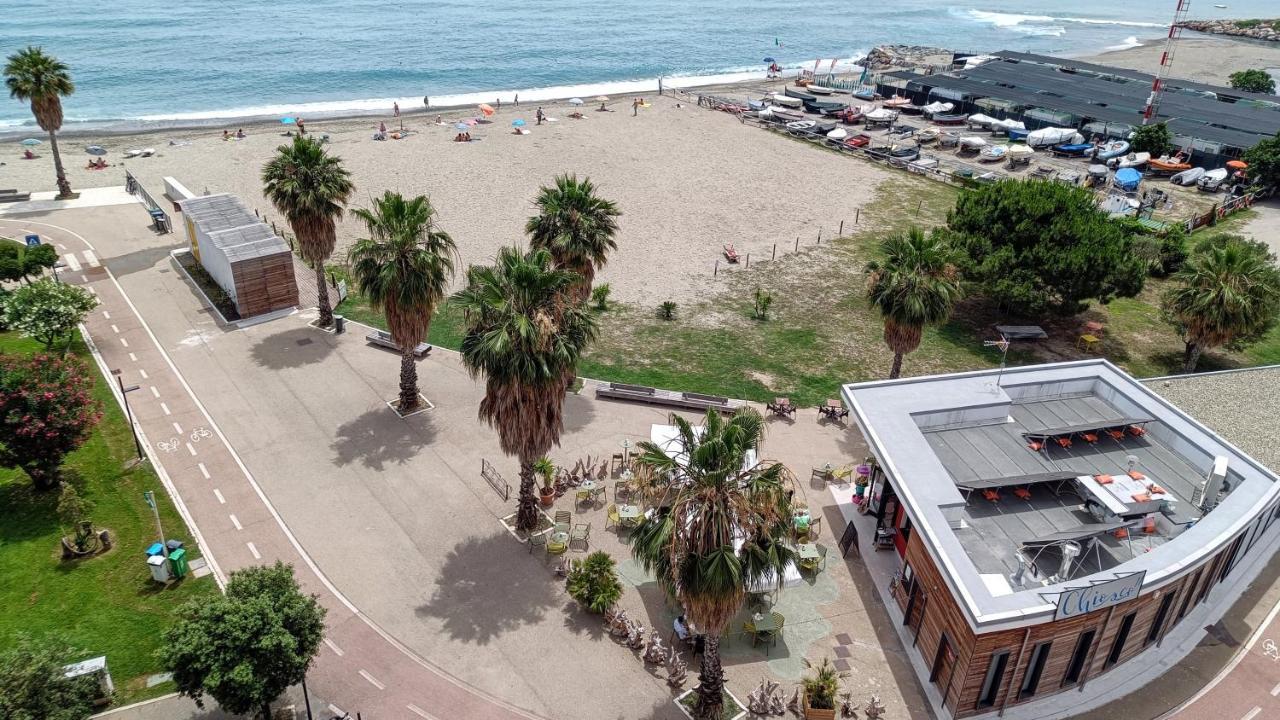 Maremare, Really On The Beach, With Private Parking Savona Eksteriør bilde
